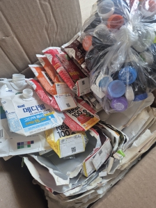 티끌모아태산 (뚜껑.우유팩모으기)