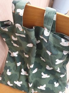 에코백 사용하면서 장바구니로도 씁니다