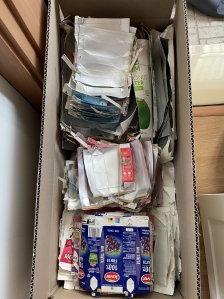 우유팩과 신발 정리해서 택배 신청했습니다